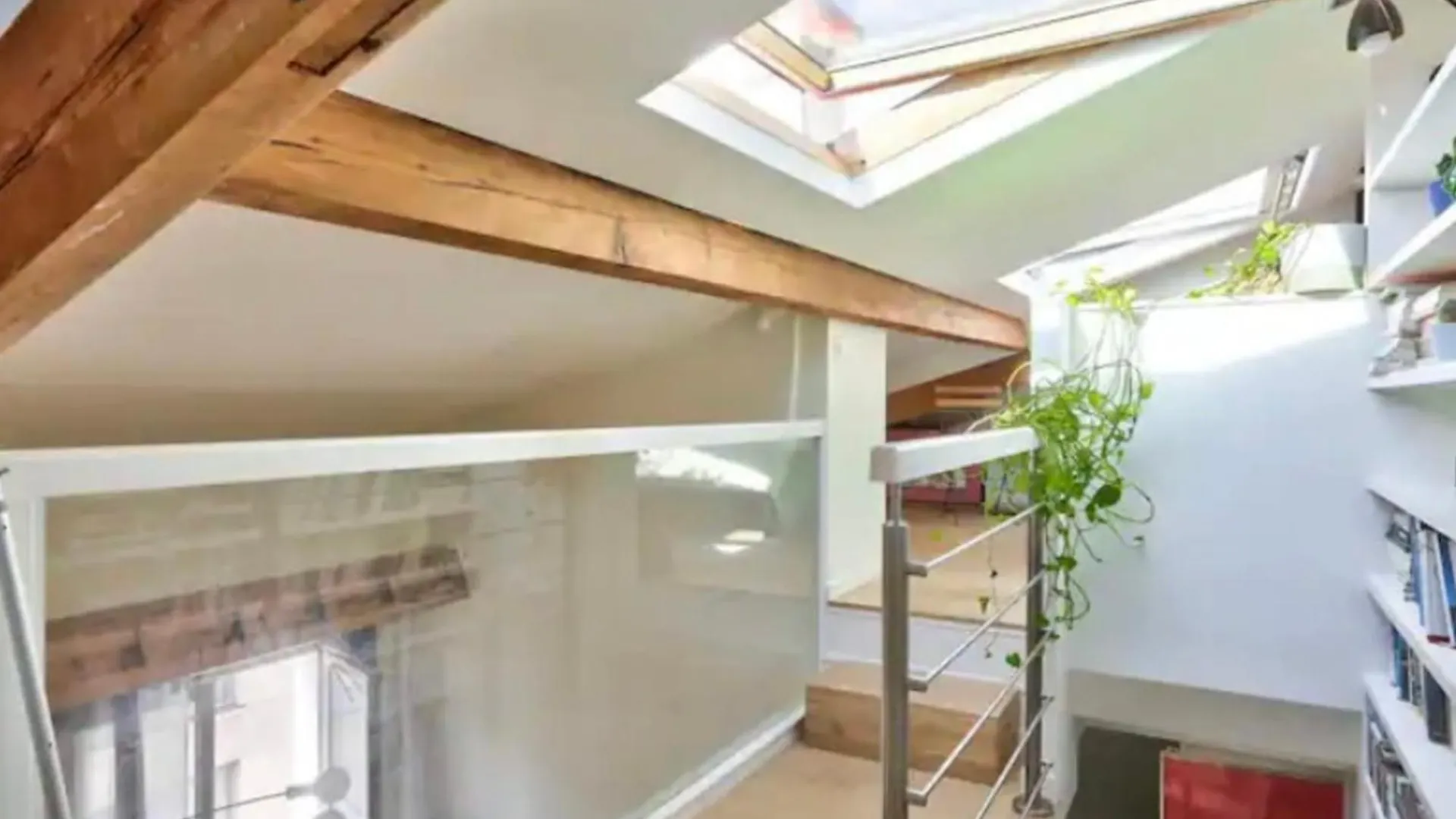 Nice Duplex Near Belleville Paris France